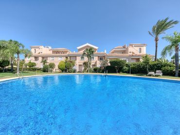 Adosado con piscina en venta en N-340 147