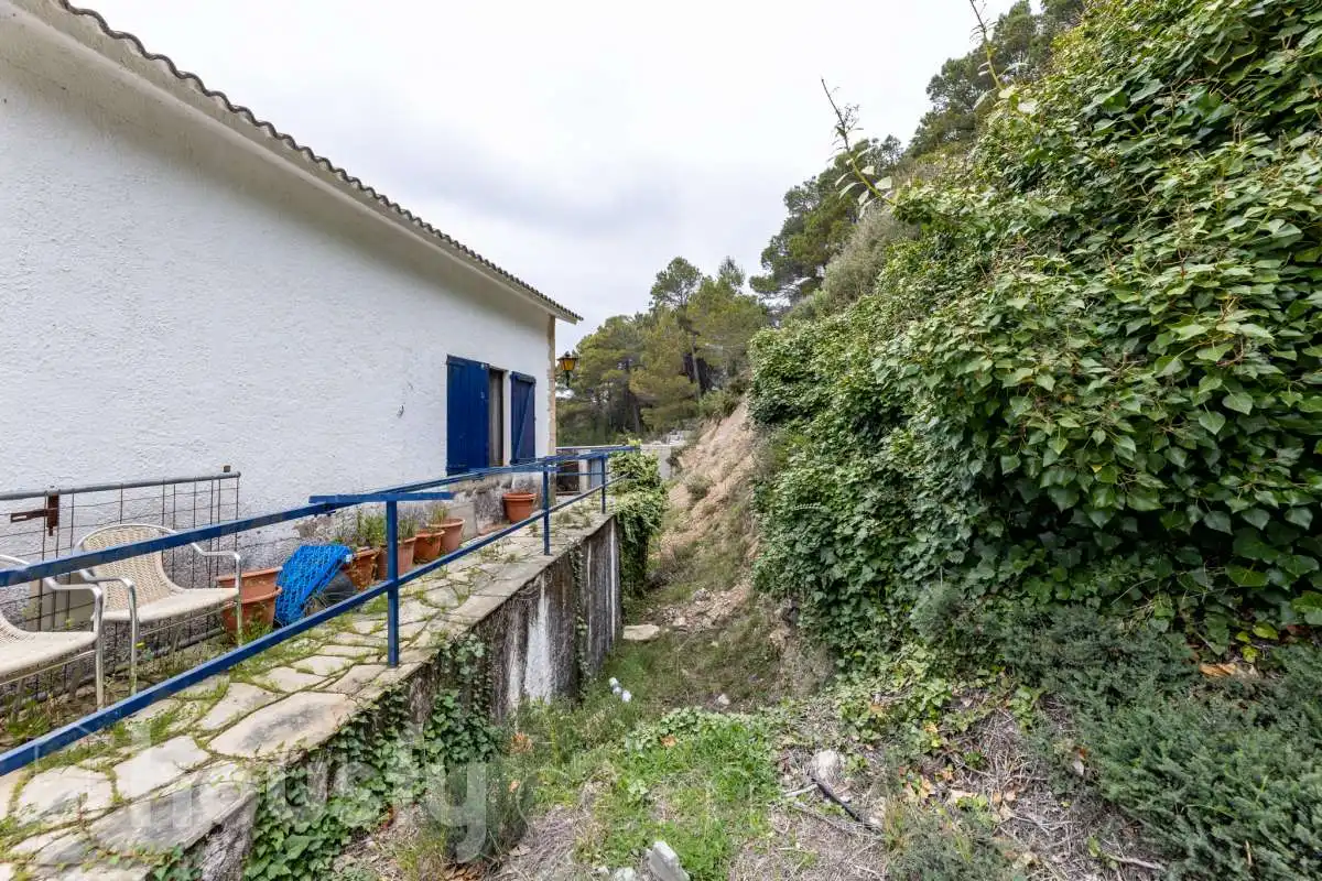 Vista exterior de Casa o xalet en venda en Torrelles de Foix amb Aire condicionat, Calefacció i Jardí privat