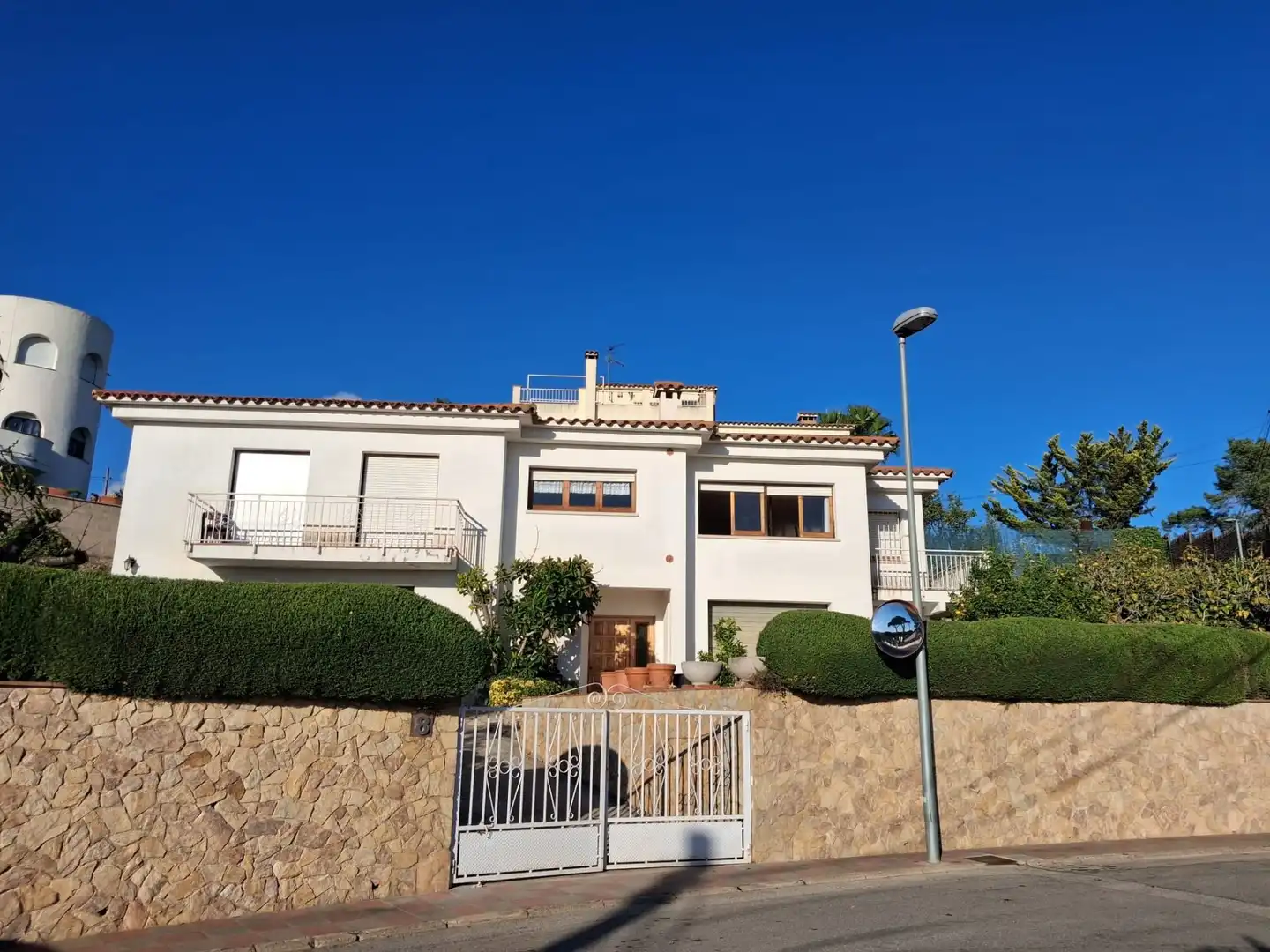Vista exterior de Casa o xalet en venda en Lloret de Mar amb Calefacció, Jardí privat i Terrassa