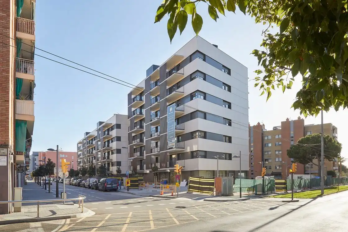 Außenansicht von Wohnung zur Miete in Sant Joan Despí mit Klimaanlage, Heizung und Privatgarten