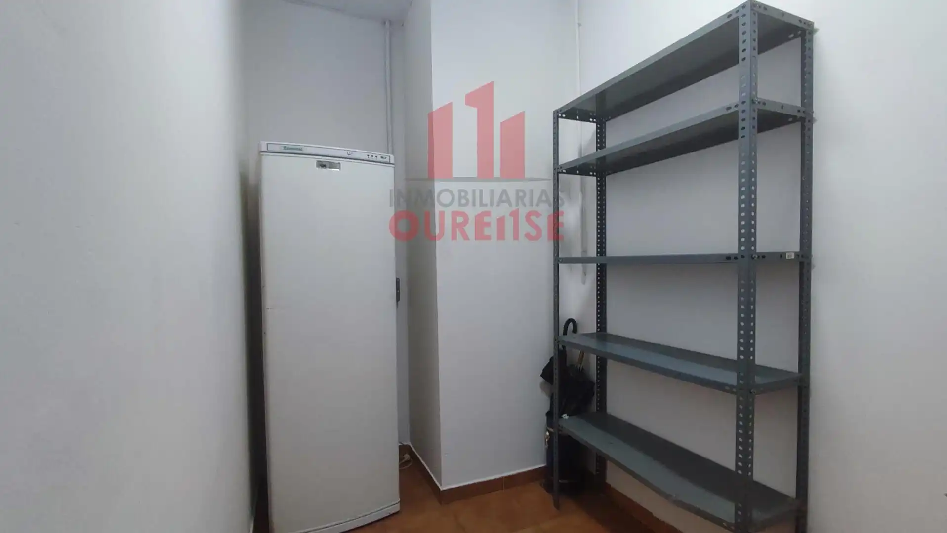 Local de alquiler en Ourense Capital  con Amueblado
