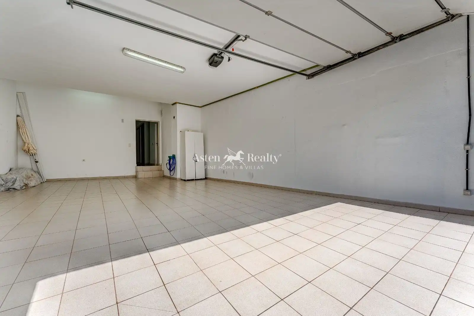 House with pool for sale in Londres, imagen 54