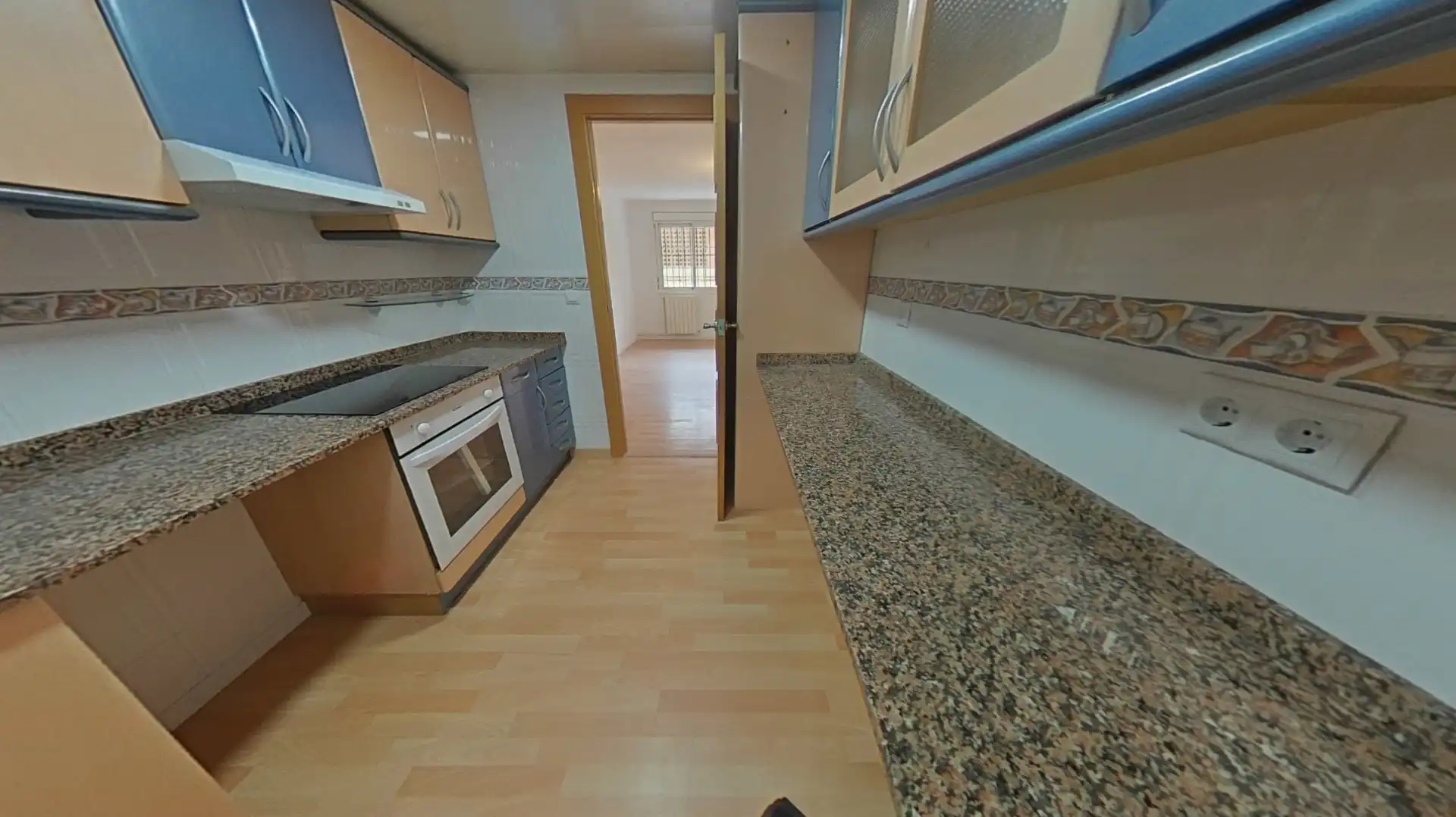 Kitchen of Flat for sale in L'Hospitalet de Llobregat  with Air Conditioner and Heating
