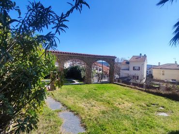 Casa con balcón en venta en Los Pinos - El Pilar