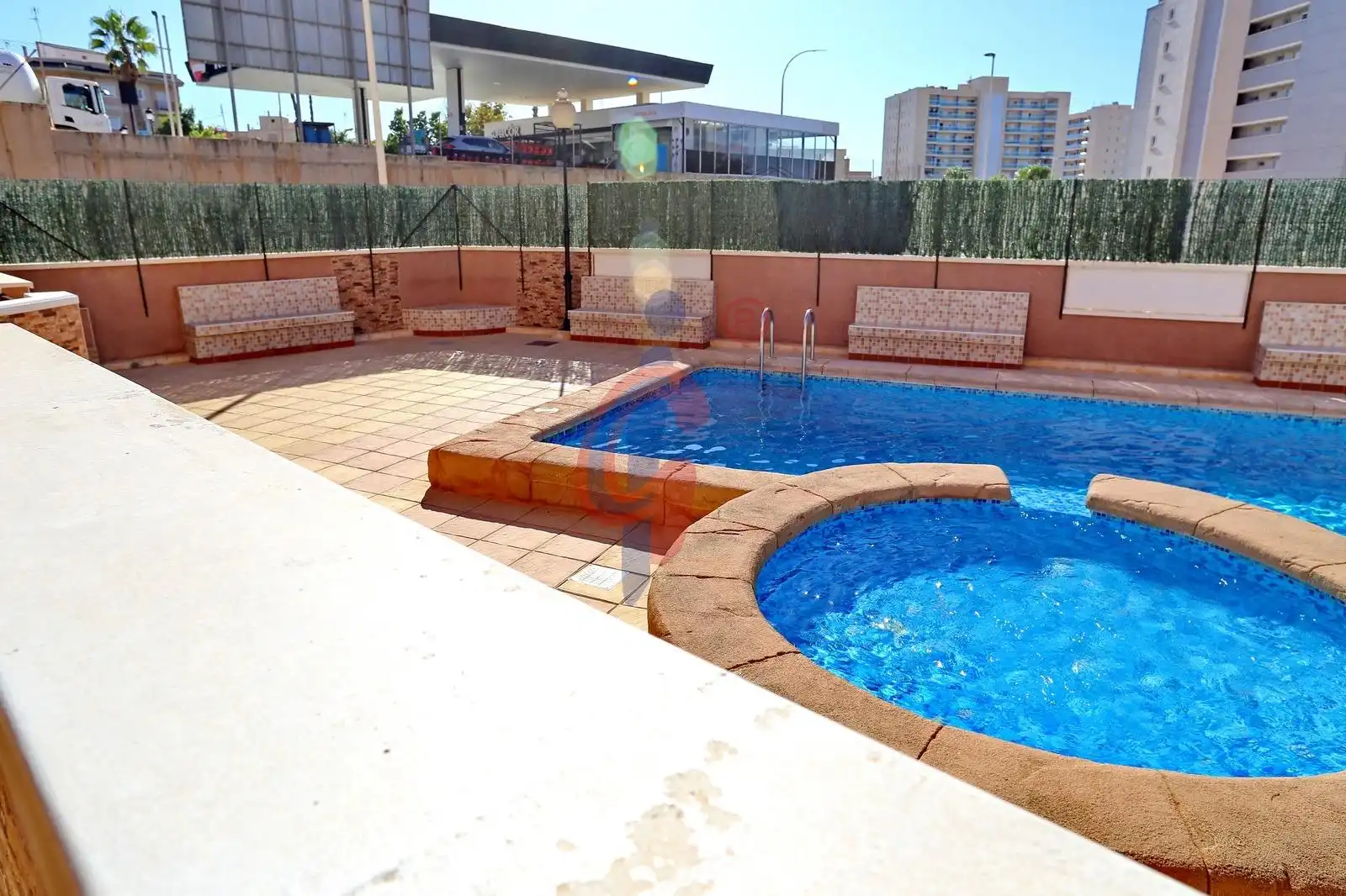 Piscina de Planta baixa en venda en Guardamar del Segura amb Terrassa, Traster i Moblat