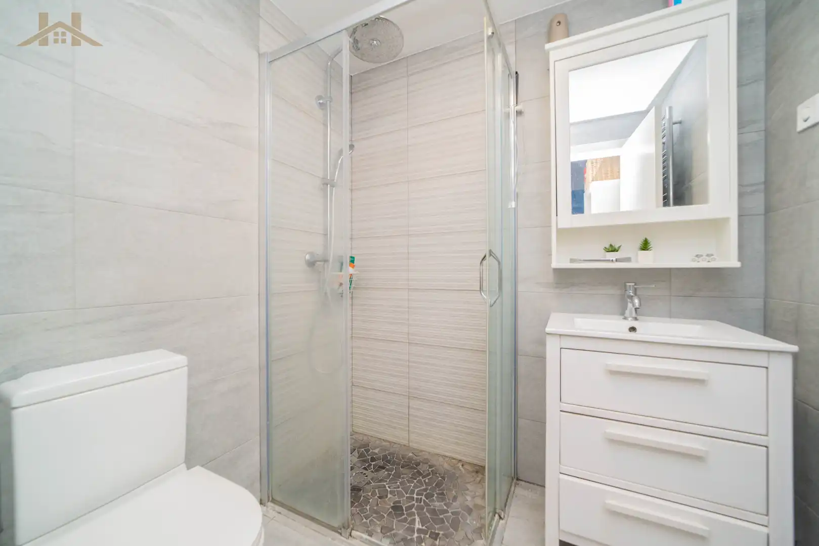 Bathroom of Duplexes for sale in Villanueva del Pardillo  with Air Conditioner, Heating and Parquet flooring