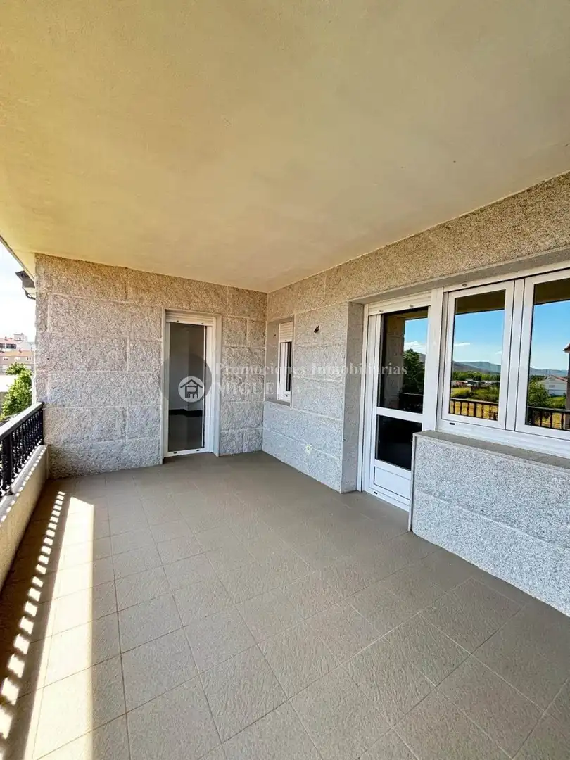 Flat for sale in Verín