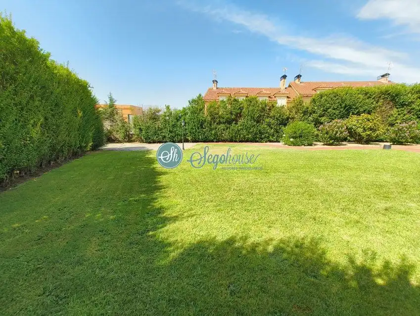 Casa o chalet en venta en Palazuelos de Eresma con Calefacción, Terraza y Amueblado