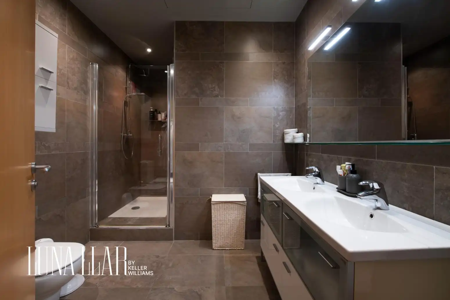 Bathroom of Flat for sale in Castelldefels  with Parquet flooring, Terrace and Balcony