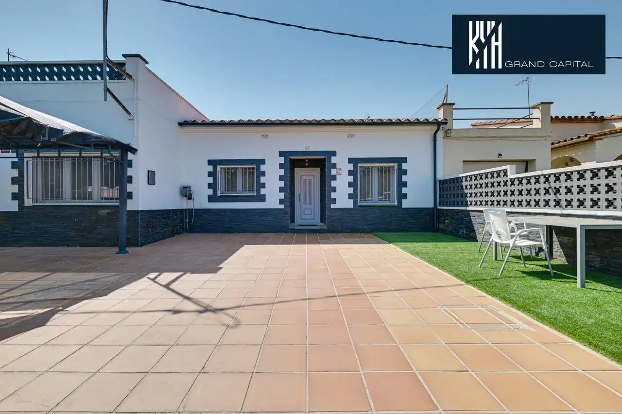 Exterior view of Houses for sale in Sarrià de Ter  with Air Conditioner and Heating