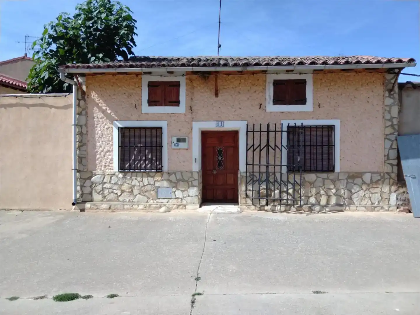 Vista exterior de Casa adosada en venda en San Miguel del Valle, Zamora