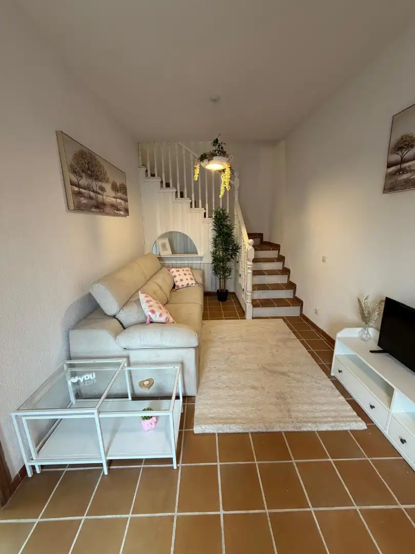 Sala de estar de Casa o chalet en venta en Navamorcuende con Calefacción, Terraza y Amueblado