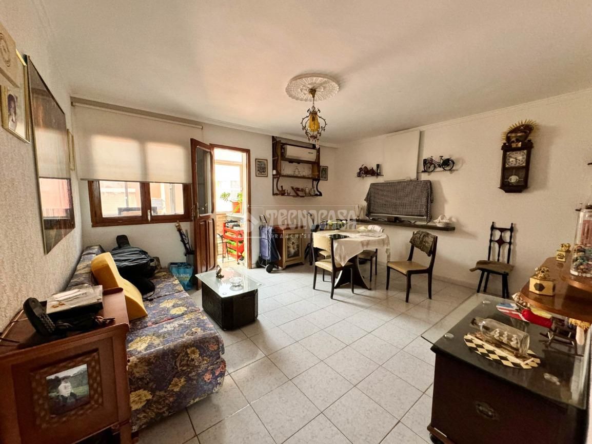 Sala d'estar de Pis en venda en Ingenio amb Terrassa i Balcó