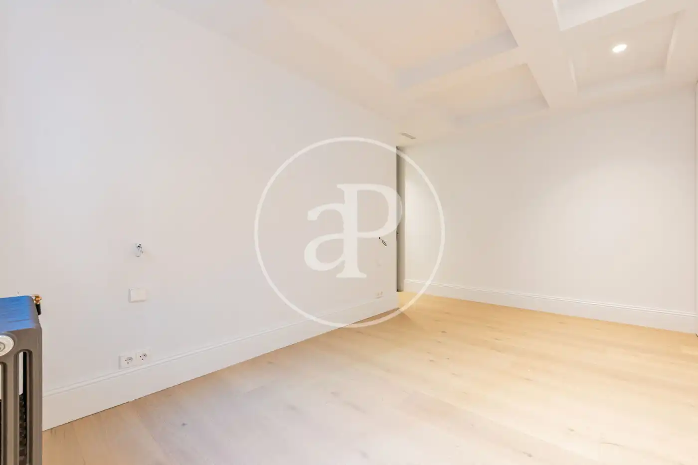 Bedroom of Flat for sale in Madrid  with Air Conditioner, Heating and Balcony