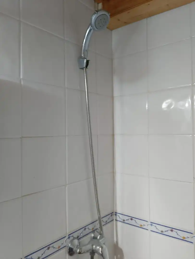Bany de Casa o xalet en venda en Oviedo  amb Jardí privat i Moblat
