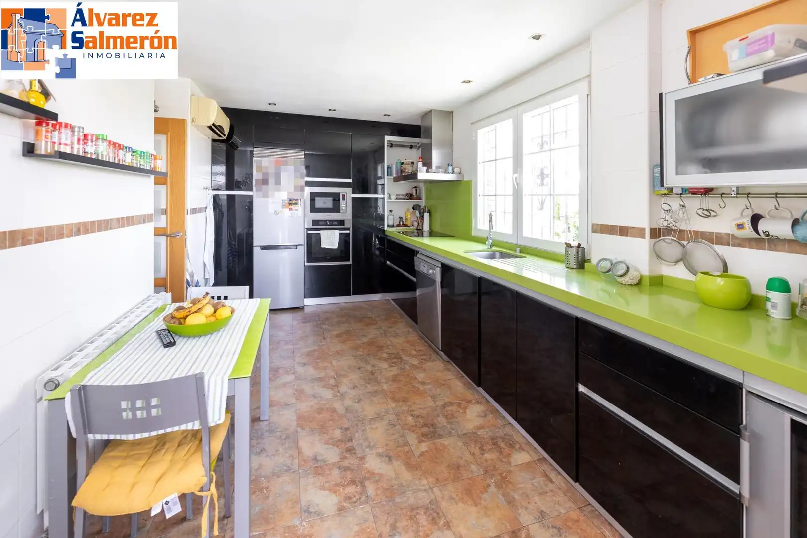 Cocina de Casa o chalet en venta en Huétor Vega con Aire acondicionado, Calefacción y Jardín privado