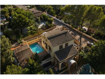 Villa mit Pool zum Verkauf in Urbanizacion Santa Marina
