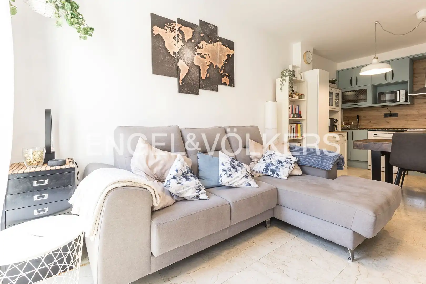 Wohnzimmer von Dachboden zum Verkauf in Barcelona mit Klimaanlage, Heizung und Balkon