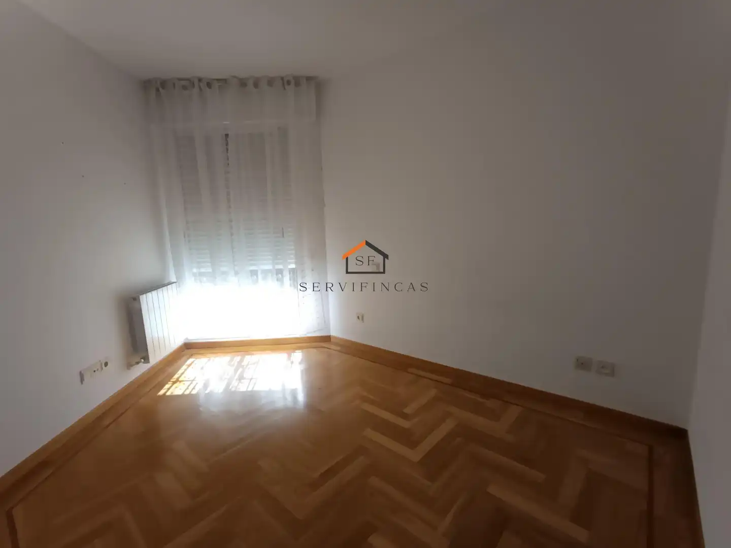 Dormitori de Pis de lloguer en Madrid amb Aire condicionat, Calefacció i Parquet