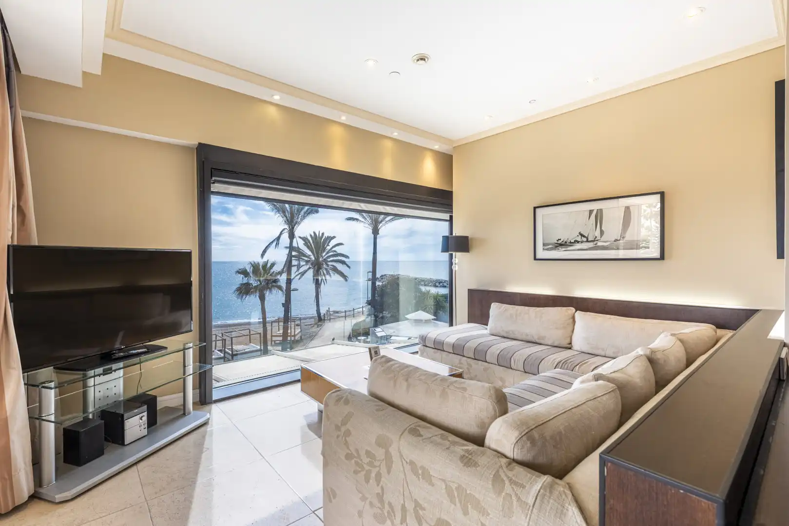 Sala de estar de Apartamento en venta en Marbella con Terraza, Piscina y Amueblado