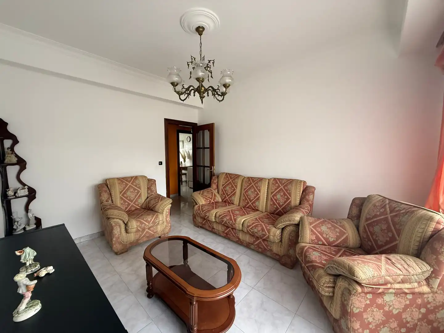 Sala de estar de Casa adosada en venta en Ferrol con Calefacción, Jardín privado y Parquet