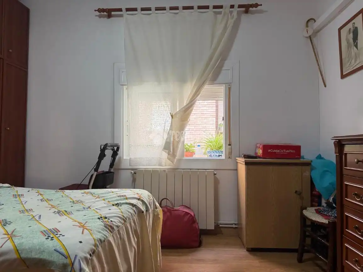 Bedroom of Flat for sale in Barcelona