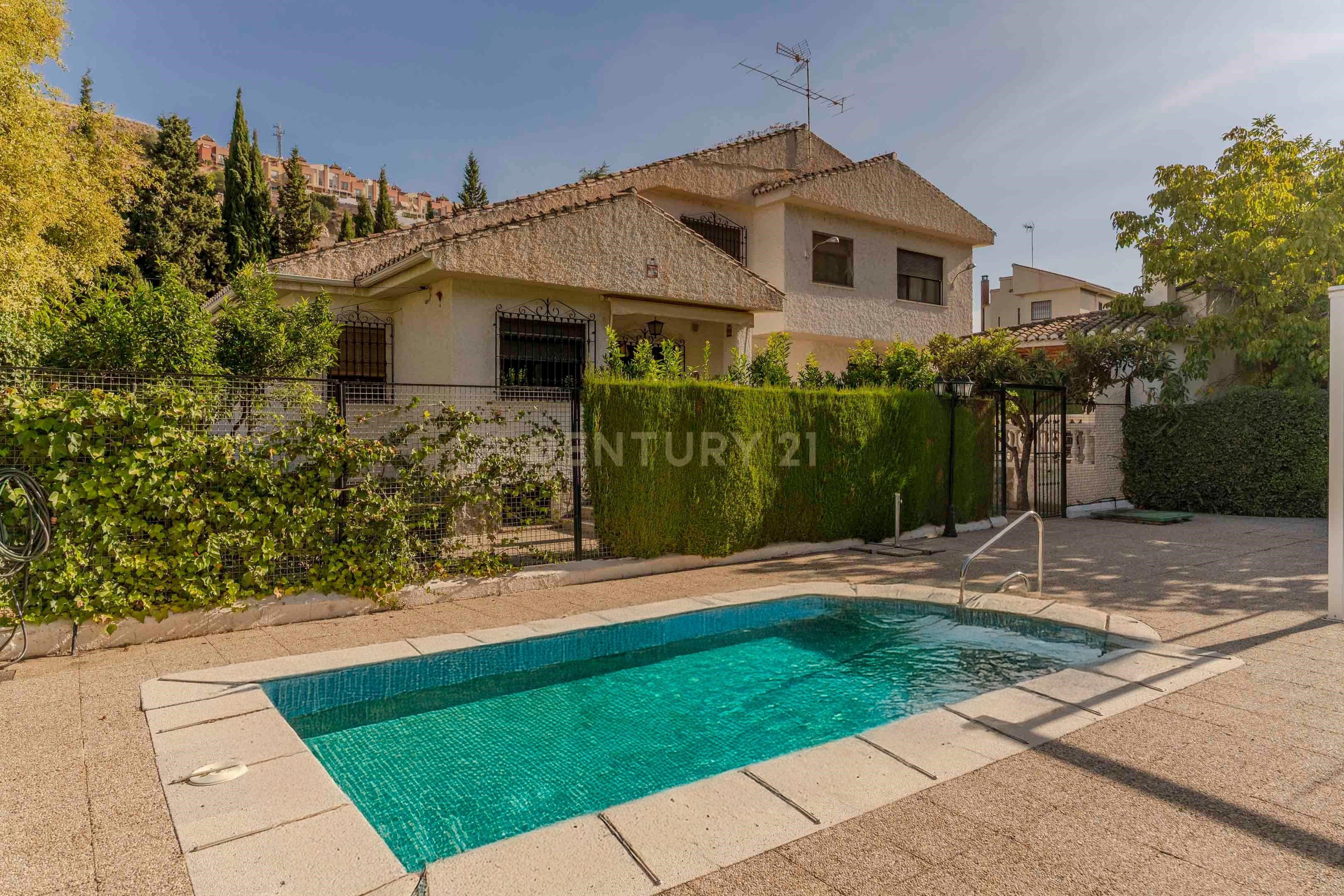 Exterior view of House or chalet for sale in  Granada Capital  with Air Conditioner