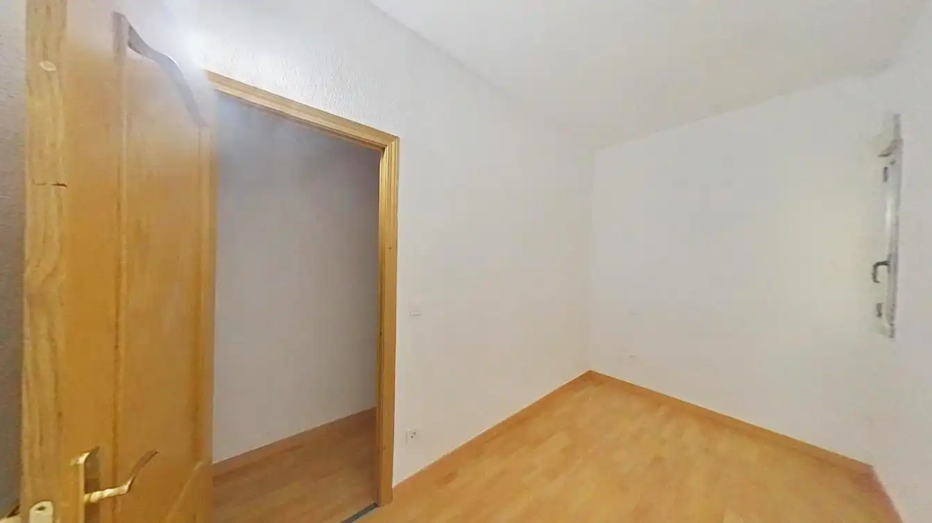 Habitación de Piso en venta en Madrid con Calefacción