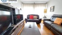 Sala d'estar de Casa adosada en venda en La Roca del Vallès amb Aire condicionat, Calefacció i Terrassa