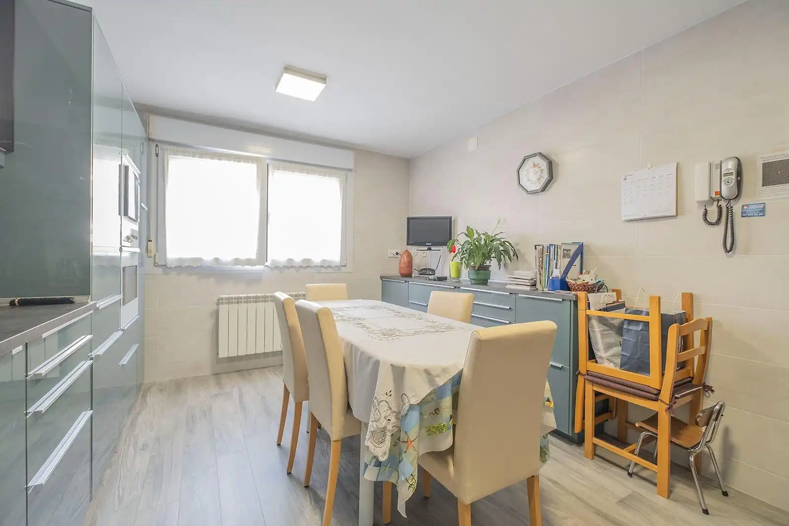 Cocina de Casa adosada en venta en Tres Cantos con Calefacción, Jardín privado y Parquet