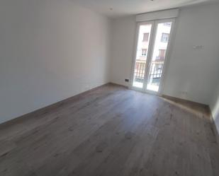 Dormitori de Apartament en venda en Vitoria - Gasteiz amb Calefacció, Parquet i Balcó