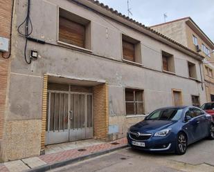 Vista exterior de Casa o xalet en venda en Fuentes de Ebro amb Calefacció, Terrassa i Traster