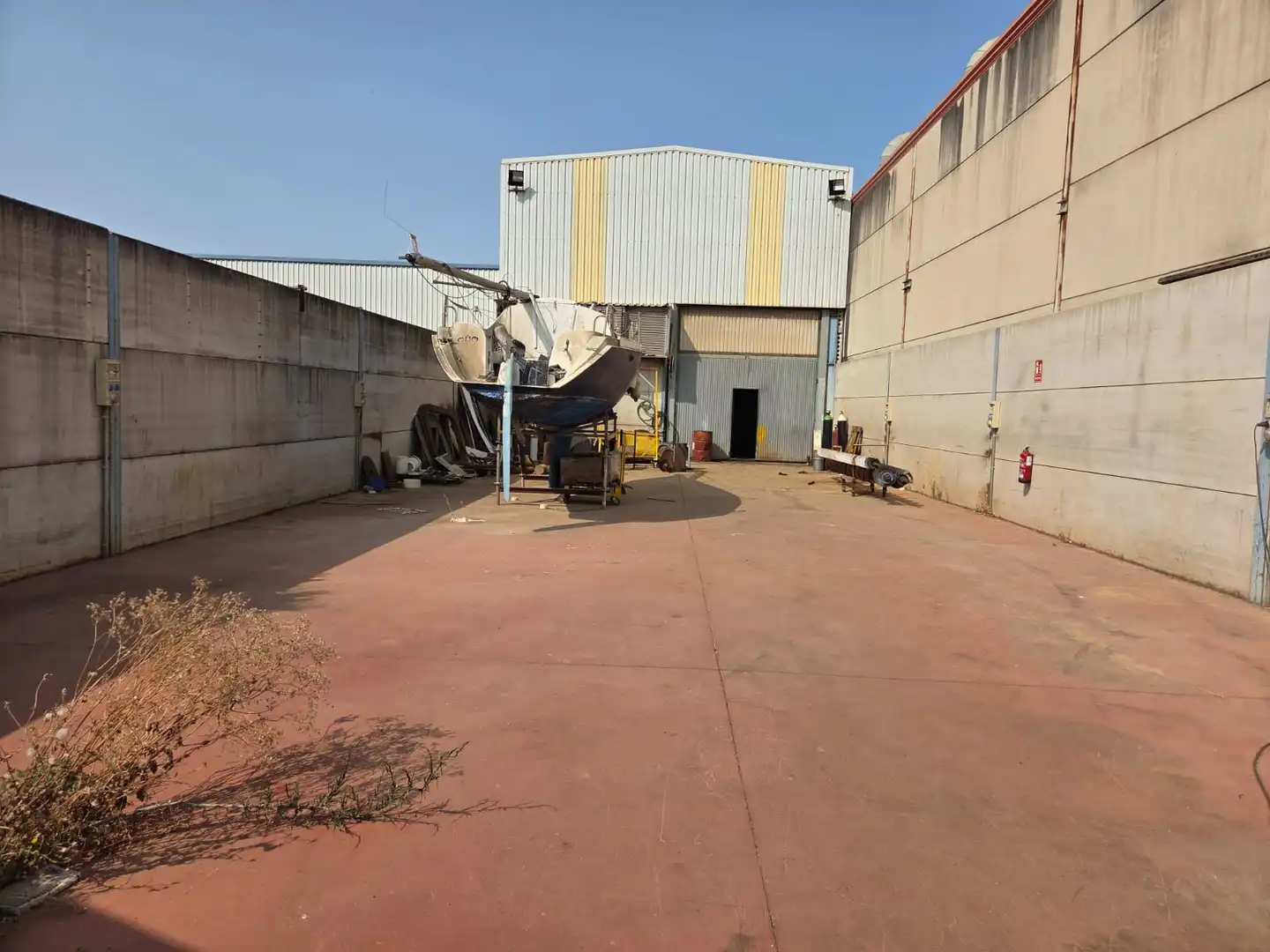 Vista exterior de Nave industrial en venta en San Roque