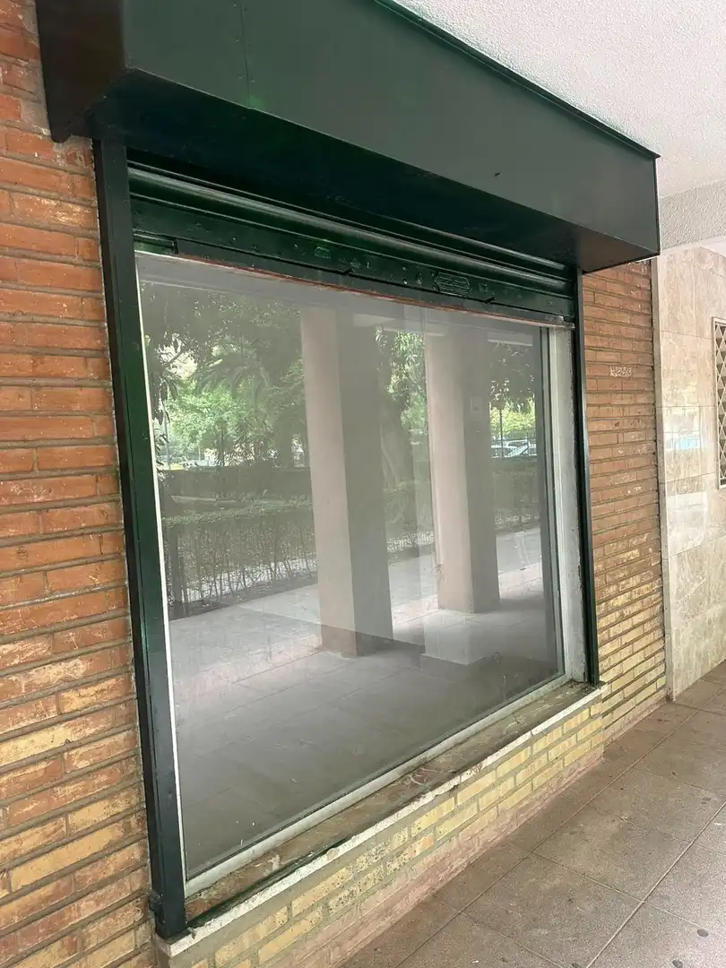 Vista exterior de Local de alquiler en Sevilla