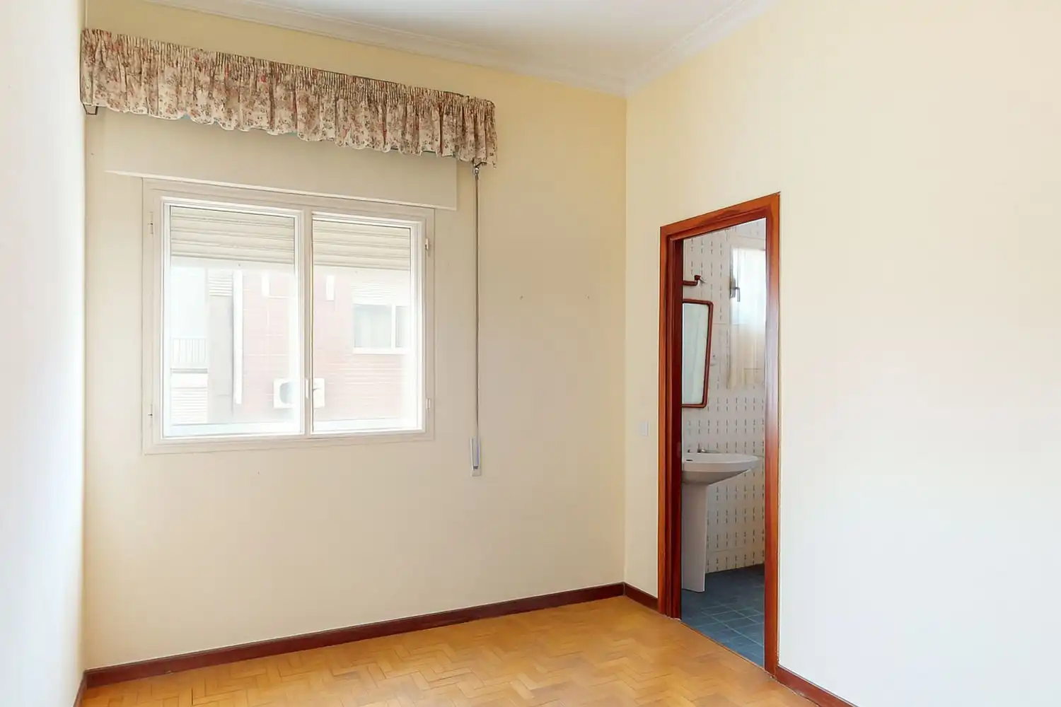 Bedroom of Flat for sale in Sevilla  with Air Conditioner, Heating and Terrace