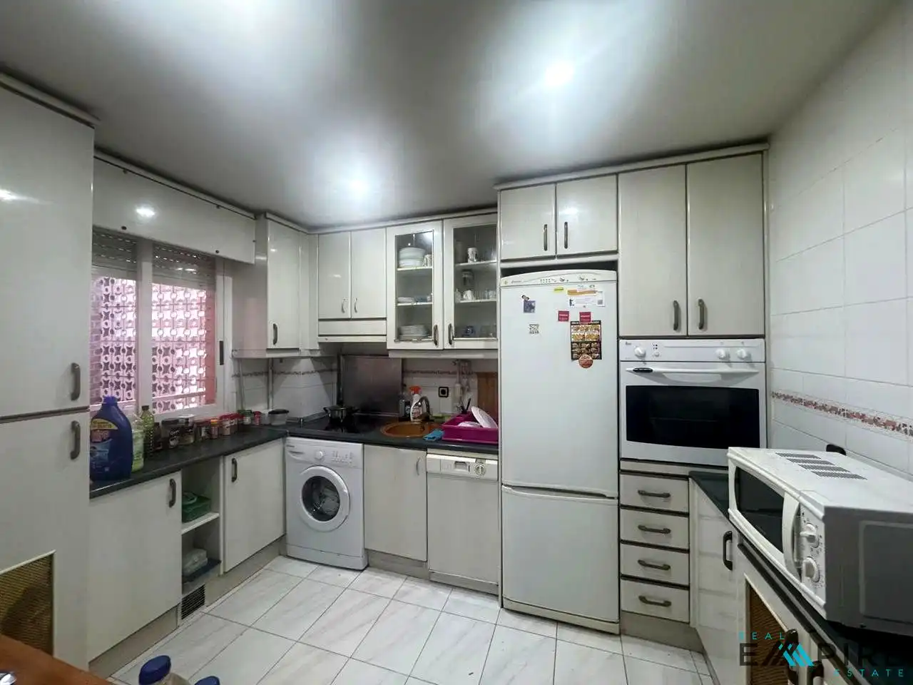 Kitchen of Flat for share in Universidad