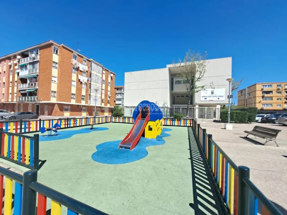 Vista exterior de Piso en venta en Parla con Aire acondicionado, Calefacción y Terraza