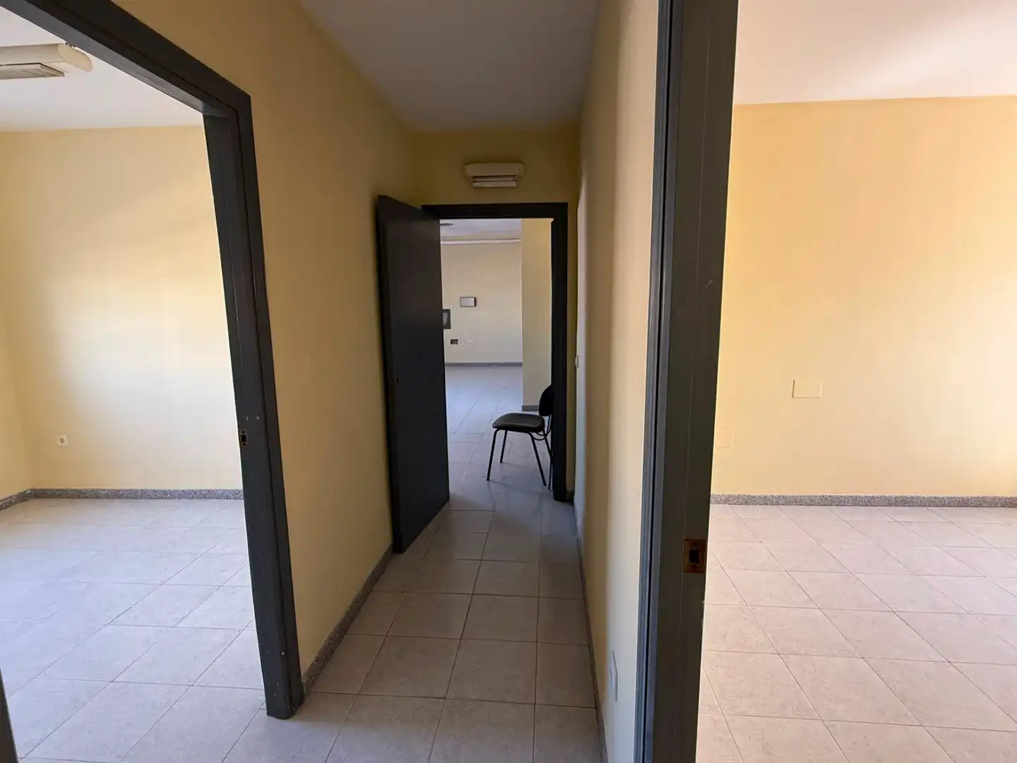 Nau industrial de lloguer en Dos Hermanas amb Calefacció