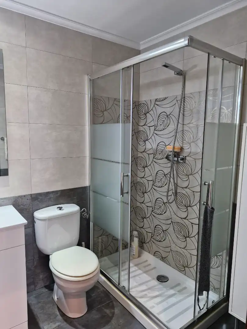 Baño de Piso de alquiler en Derio con Calefacción, Parquet y Amueblado
