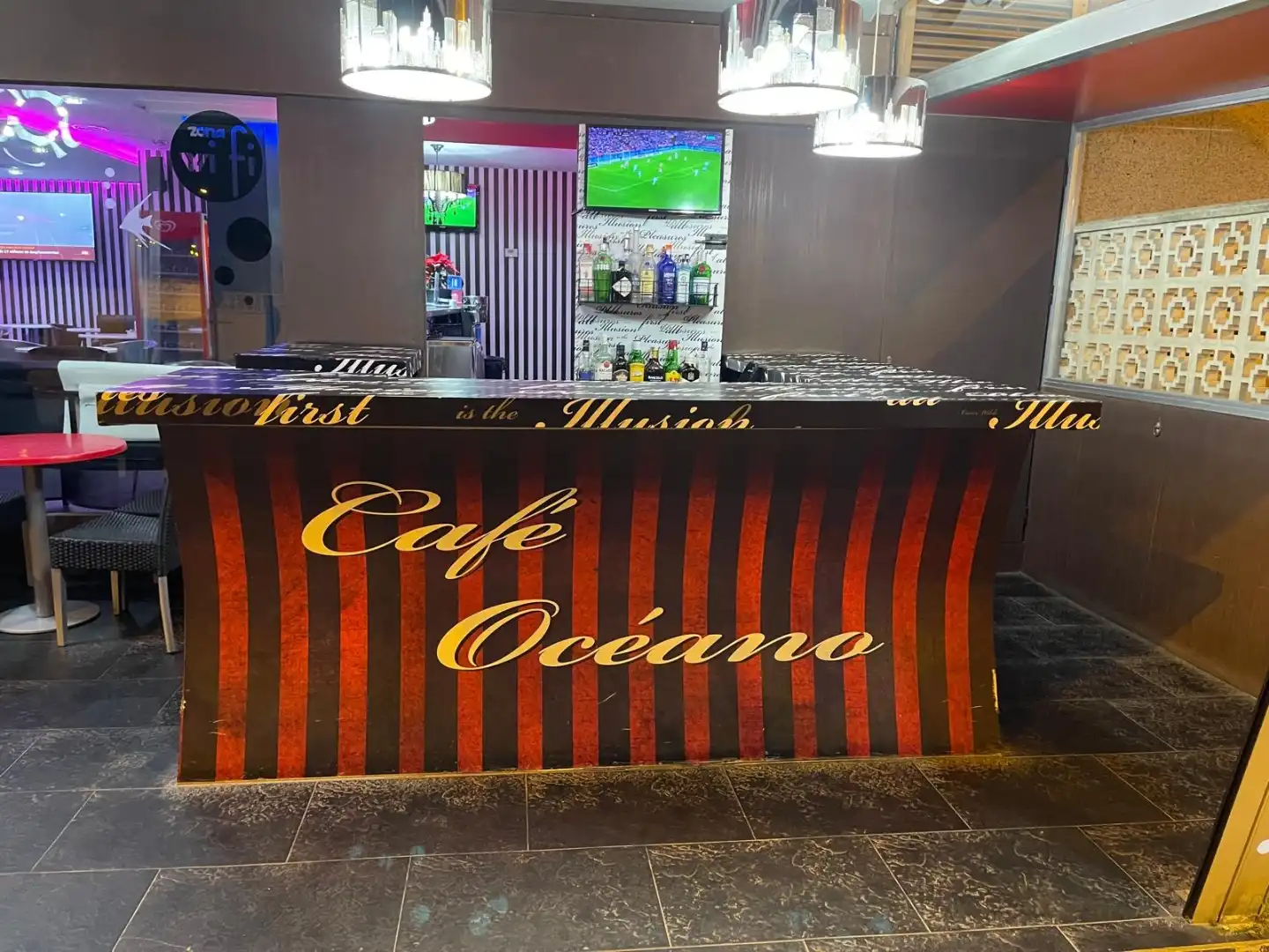 Local comercial en traspaso en Av Ronda 38, imagen 9