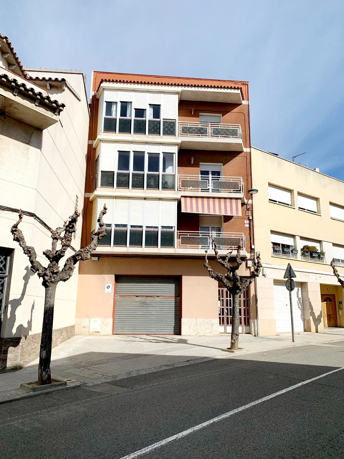 Exterior view of Building for sale in La Granada