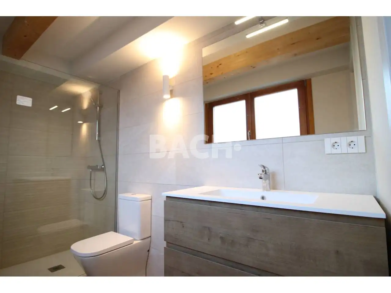 Bany de Dúplex en venda en Vic amb Aire condicionat, Calefacció i Parquet