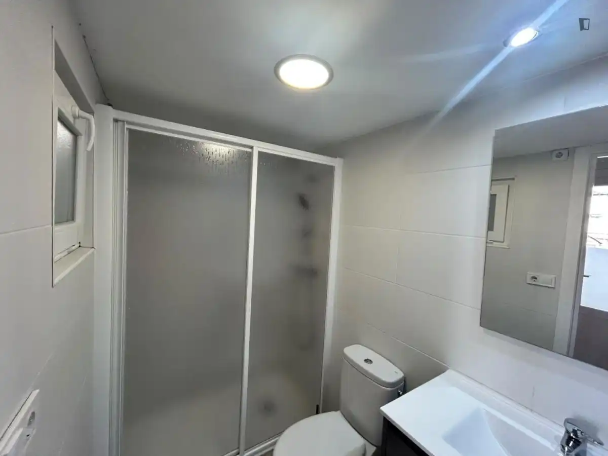 Badezimmer von Wohnungen zur untervermieten in Murcia mit Klimaanlage, Möbliert und Ofen