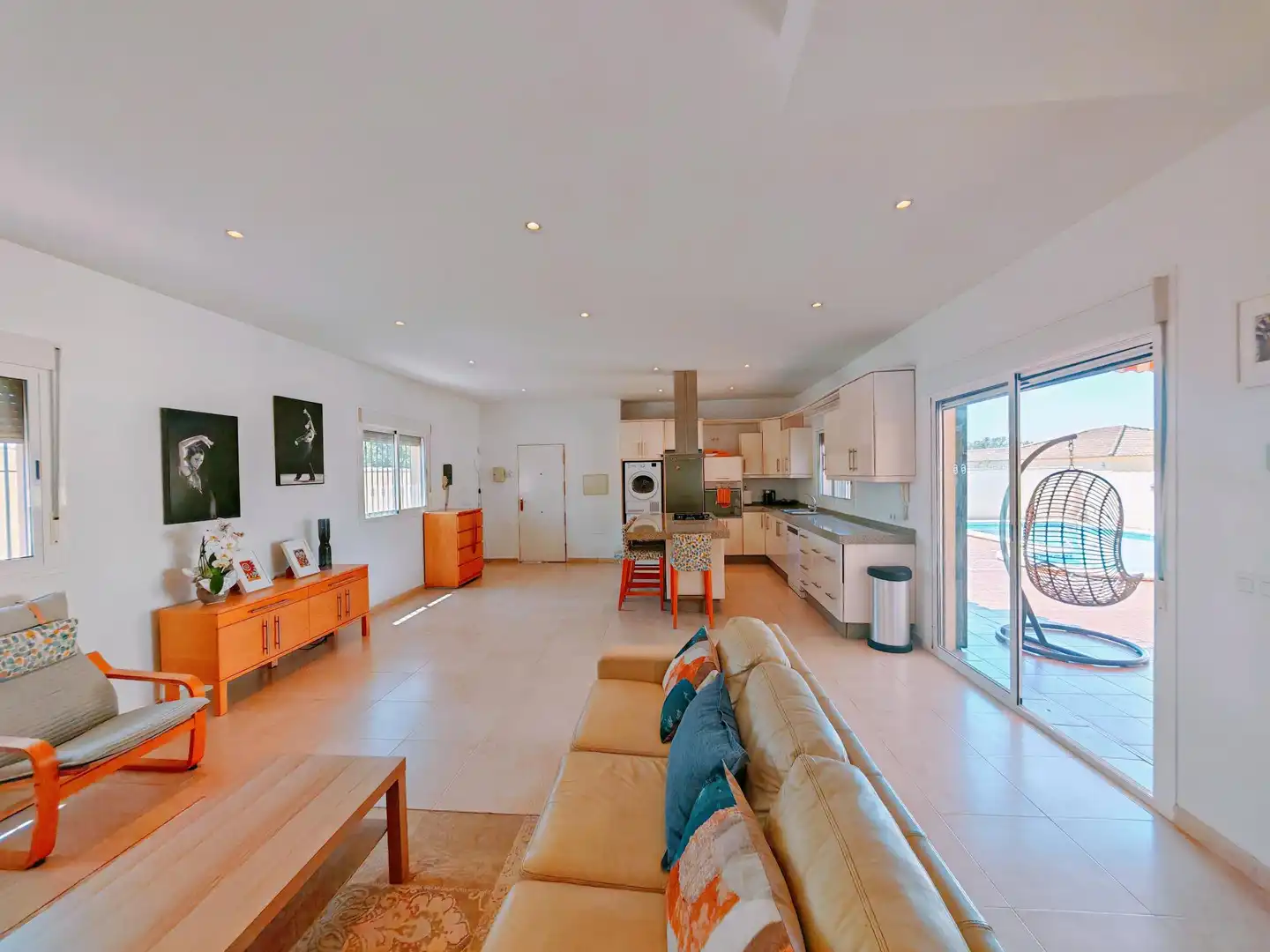 Cuina de Casa o xalet en venda en Chiclana de la Frontera amb Aire condicionat, Jardí privat i Piscina