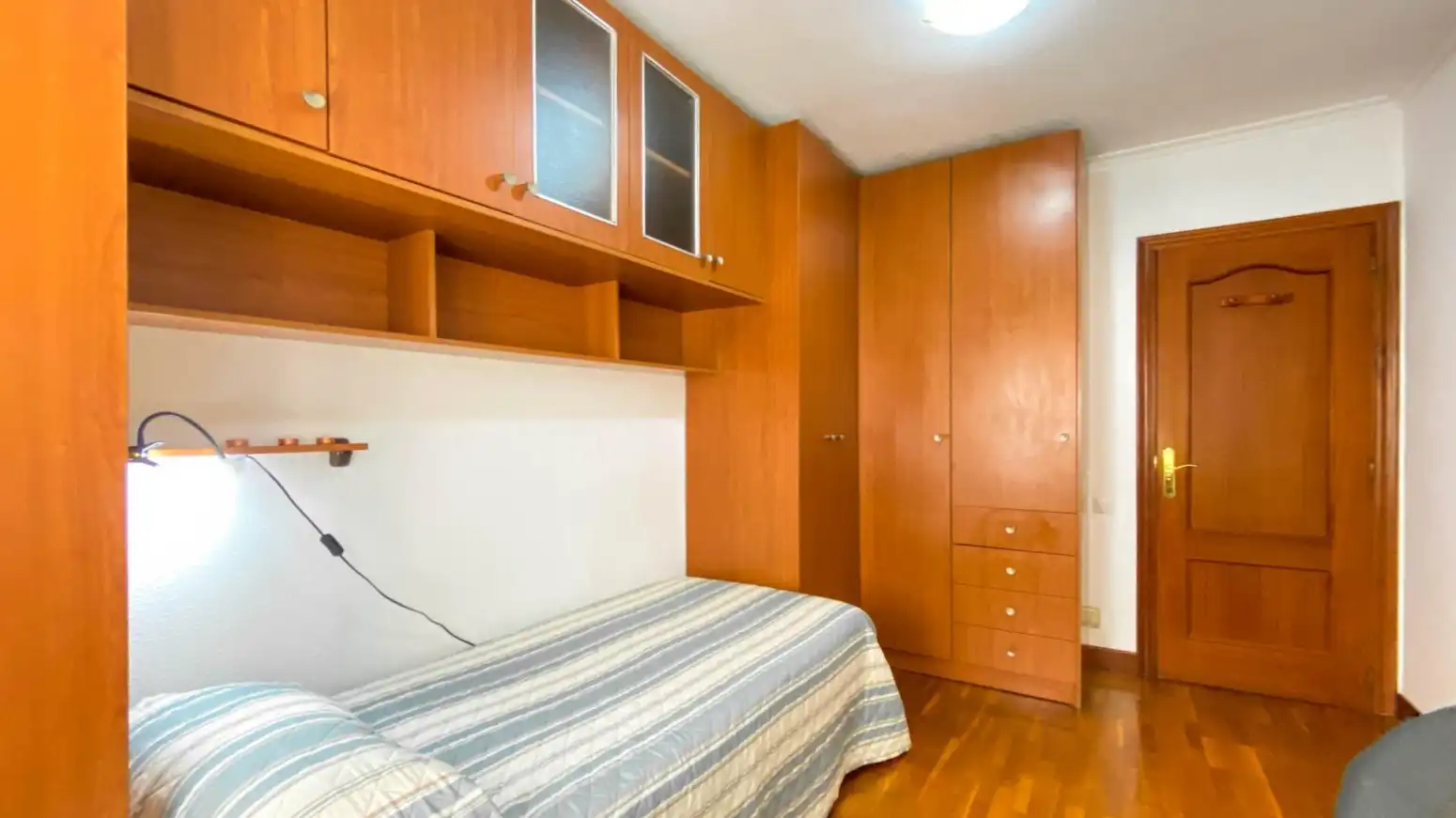 Schlafzimmer von Wohnung zur Miete in Santander mit Heizung, Parkett und Möbliert