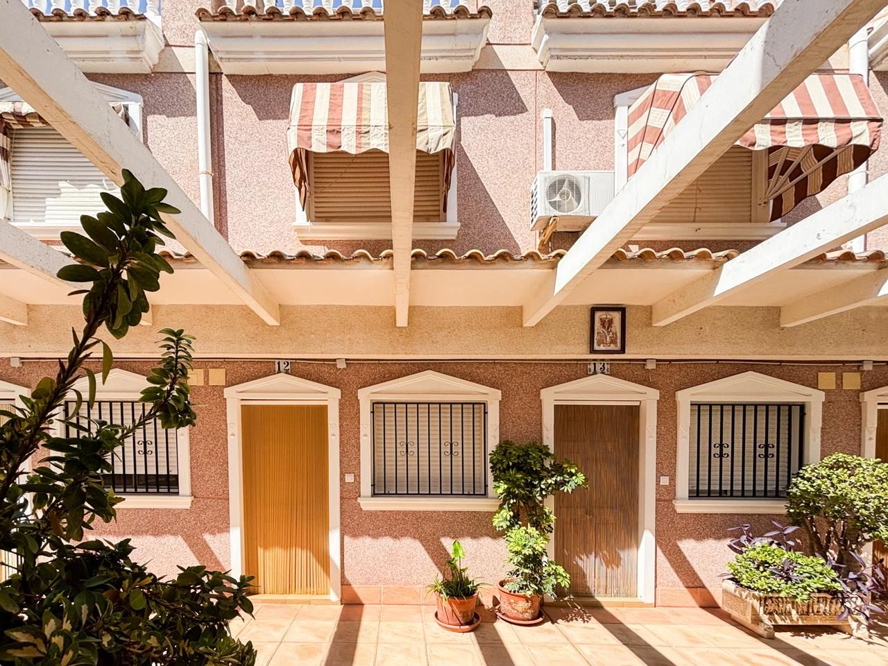 Vista exterior de Casa o xalet en venda en Santa Pola amb Aire condicionat, Terrassa i Traster