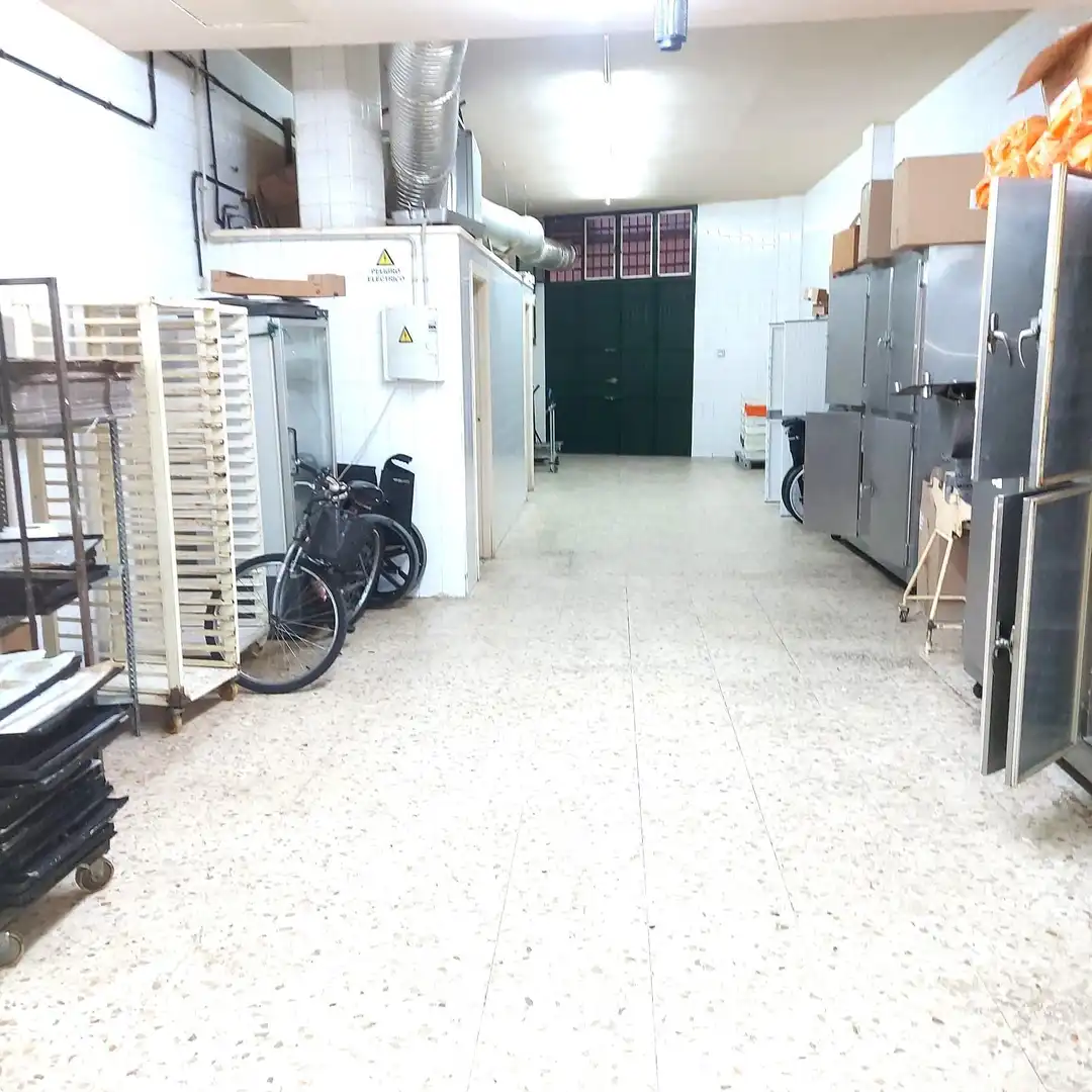 Cocina de Local en venta en Sevilla con Aire acondicionado
