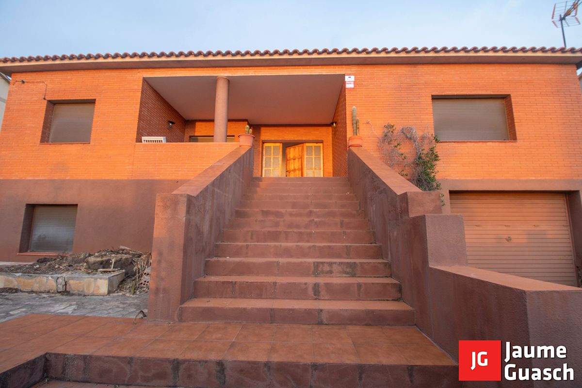 Vista exterior de Casa o xalet en venda en La Pobla de Montornès   amb Jardí privat, Terrassa i Alarma