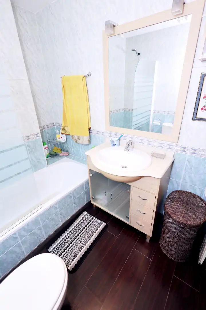 Bathroom of Flat for sale in Mejorada del Campo  with Air Conditioner, Heating and Storage room