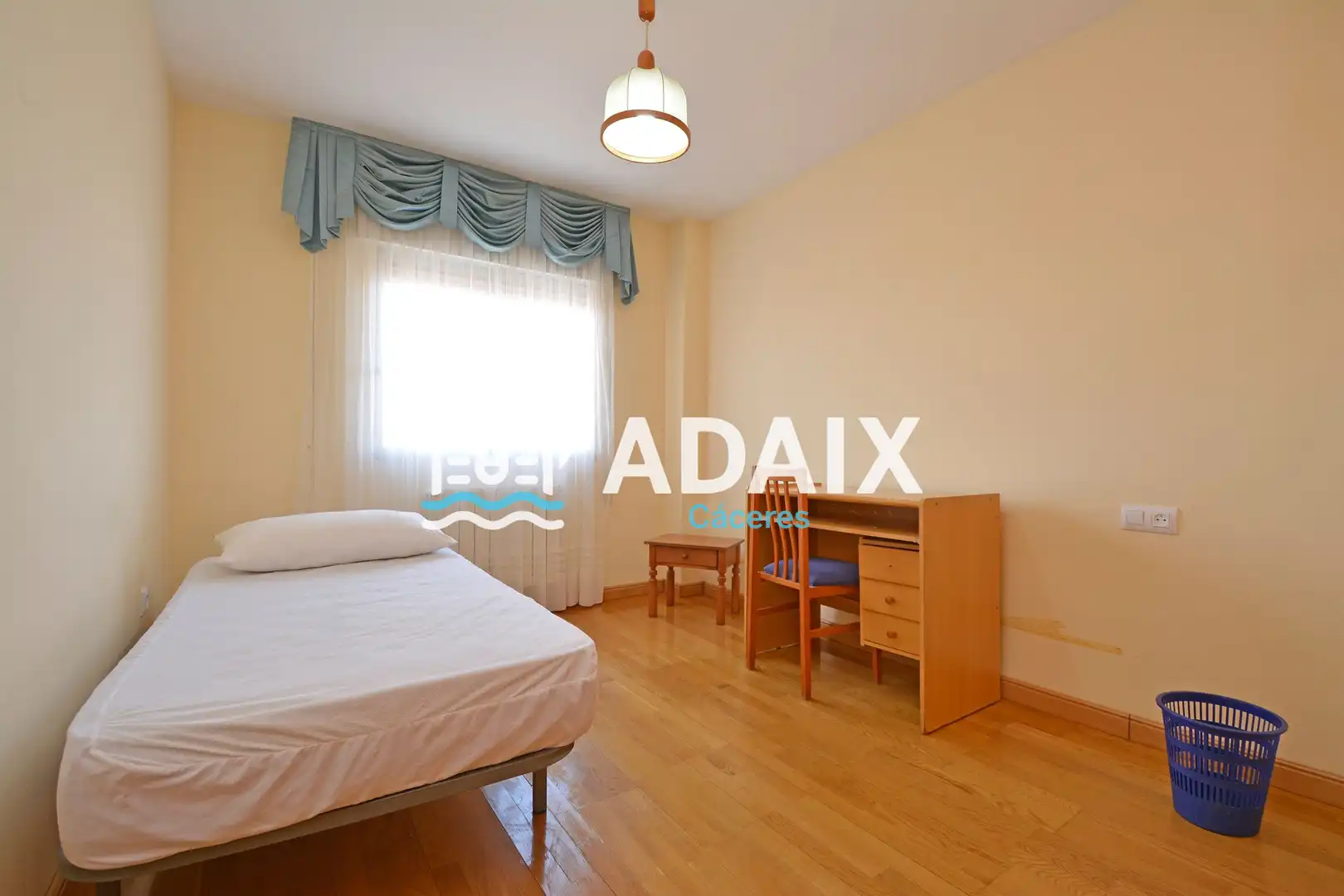 Schlafzimmer von Wohnung zur Miete in Cáceres mit Klimaanlage, Heizung und Möbliert